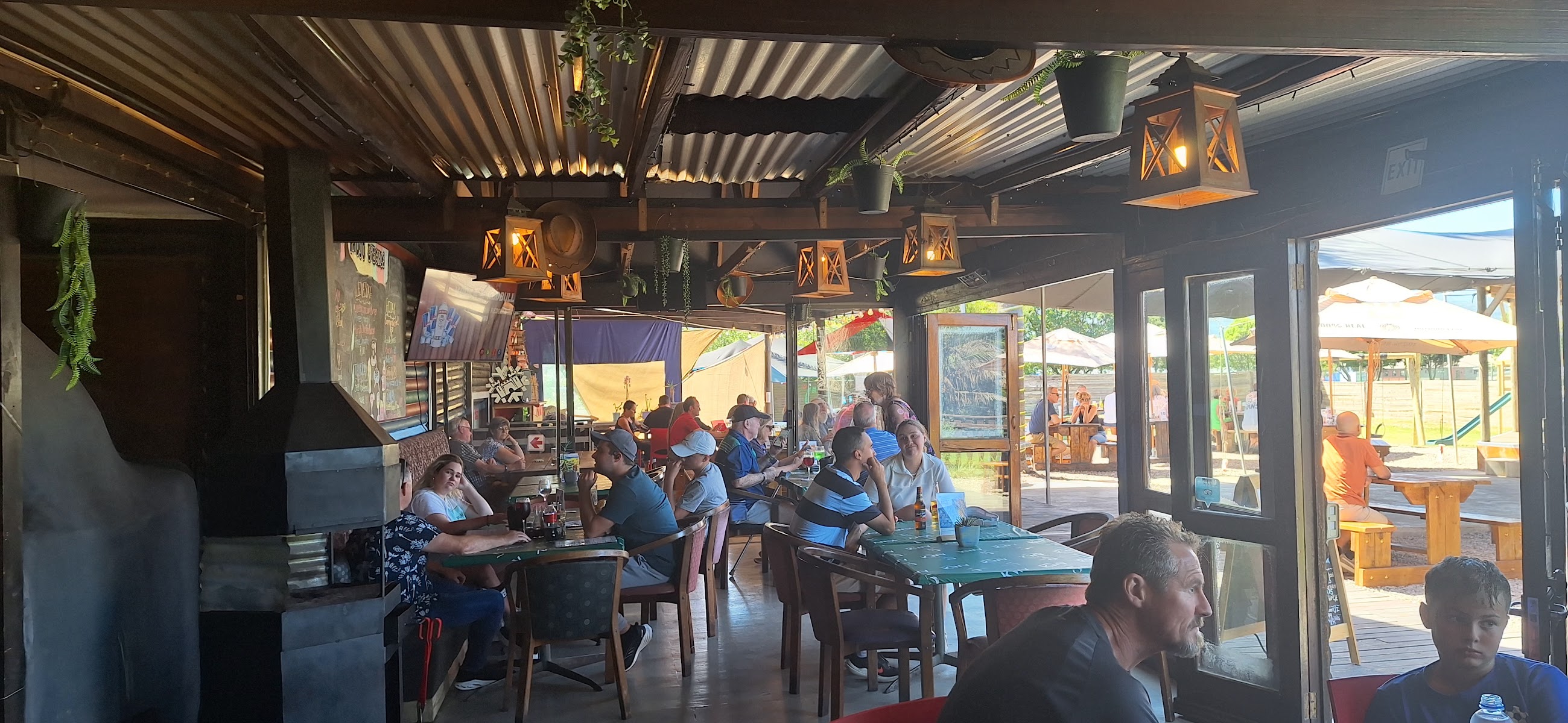 Mujo Bar & Restaurant