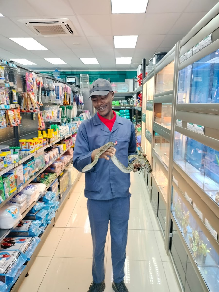 The Queen Pet Shop - Thornhill